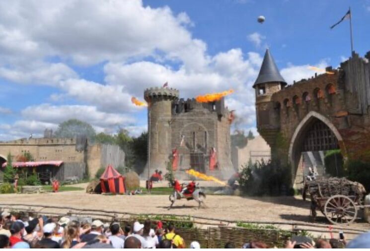 Le Puy du Fou (à 1h15)